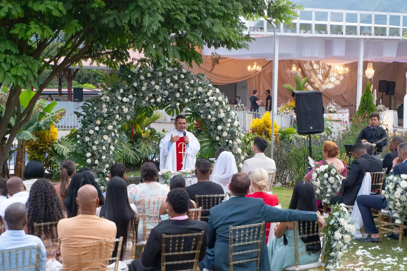 Ceremonia junto al salón social